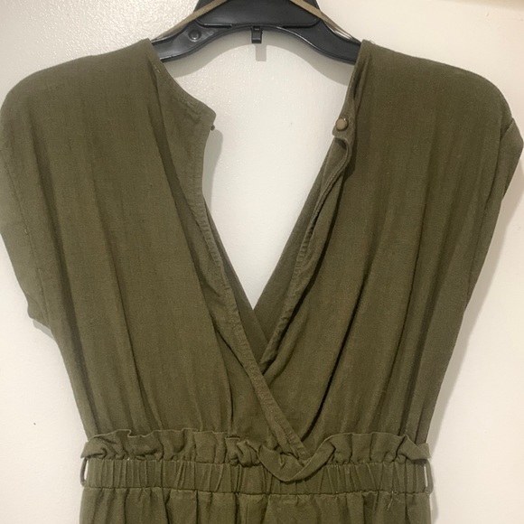 Army green romper with pockets it’s capri style length. - Picture 1 of 4